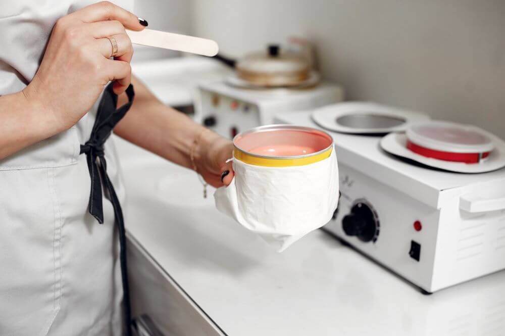 Every waxing service starts with a choice that shapes comfort, timing, and results. Professionals often explain these options to clients, but the real differences matter most behind the scenes, where technique and routine decide how smoothly a day runs.