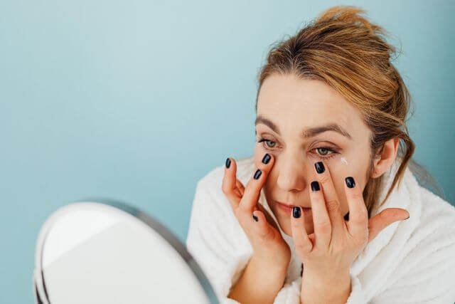 Ways To Refresh The Appearance Around The Eyes